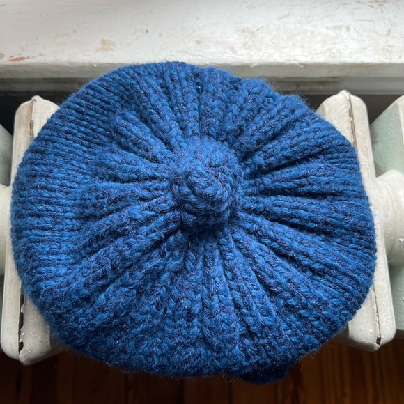 NWOT Blue Sparkly knitted winter hat - Picture 4 of 4